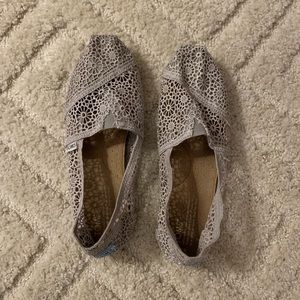 Toms